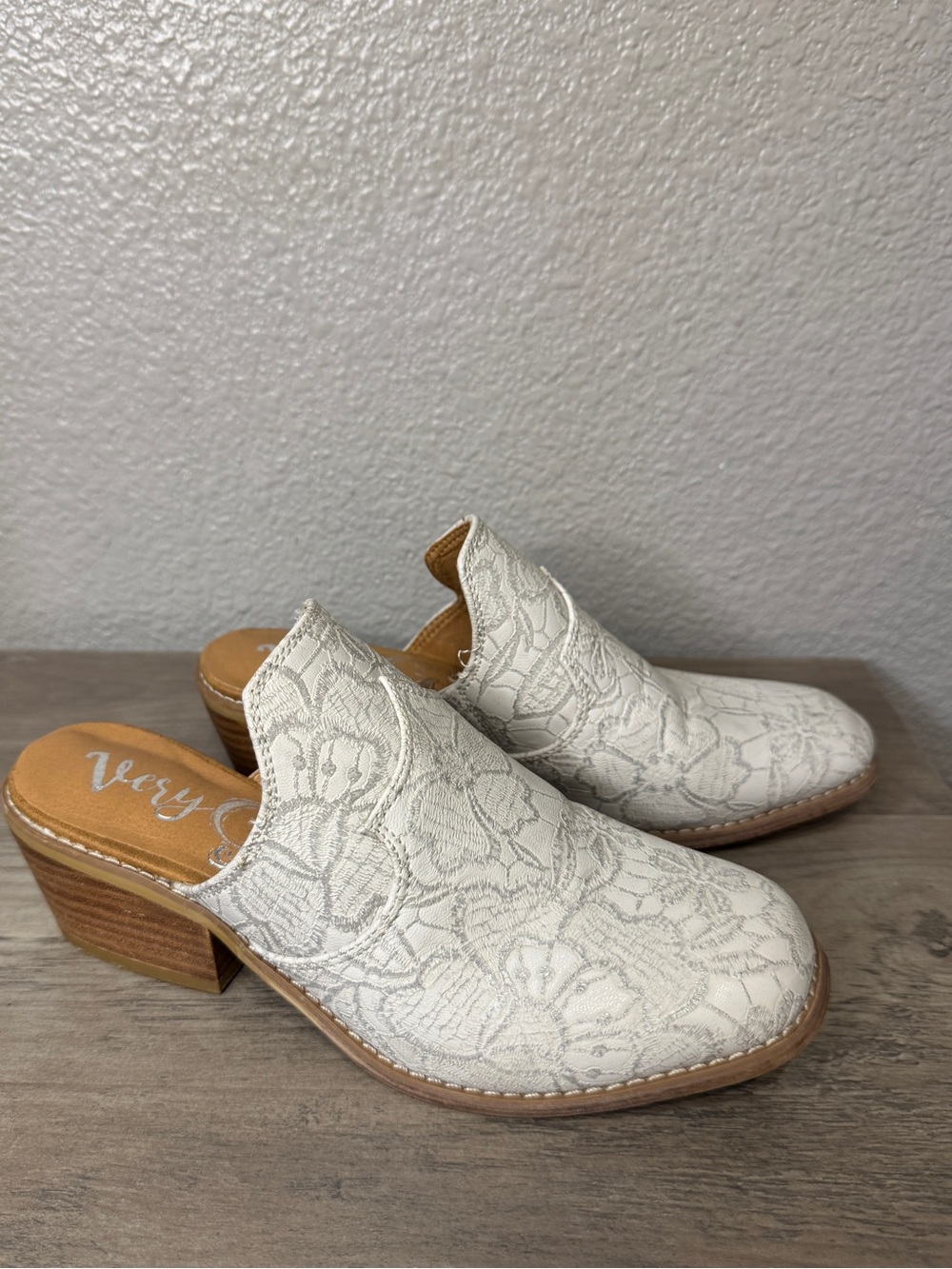 Very G Crown Mules Floral Lace Western Booties Ivory Size 7